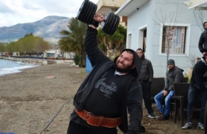 Ποιος... Κουταλιανός; Ο Strongman Από Την Ελασσόνα!