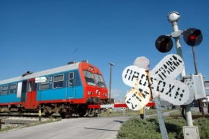 Εγκατέλειψαν Αυτοκίνητο Πάνω Στις Γραμμές Του Τρένου - Απίστευτη Ταλαιπωρία Για 350 Επιβάτες