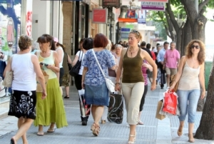 Σε... Καλοκαιρινούς Ρυθμούς Η Αγορά Της Λάρισας! Δείτε Το Θερινό Ωράριο Στα Εμπορικά Καταστήματα