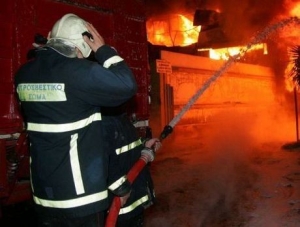 Δύο Τραυματίες Πυροσβέστες Από Έκρηξη Σε Φλεγόμενο Ι.Χ. Αυτοκίνητο