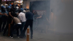 Με Δακρυγόνα Και Κανόνια Νερού Κατέστειλε Ο Ερντογάν Τις Διαδηλώσεις (βίντεο-φωτο)